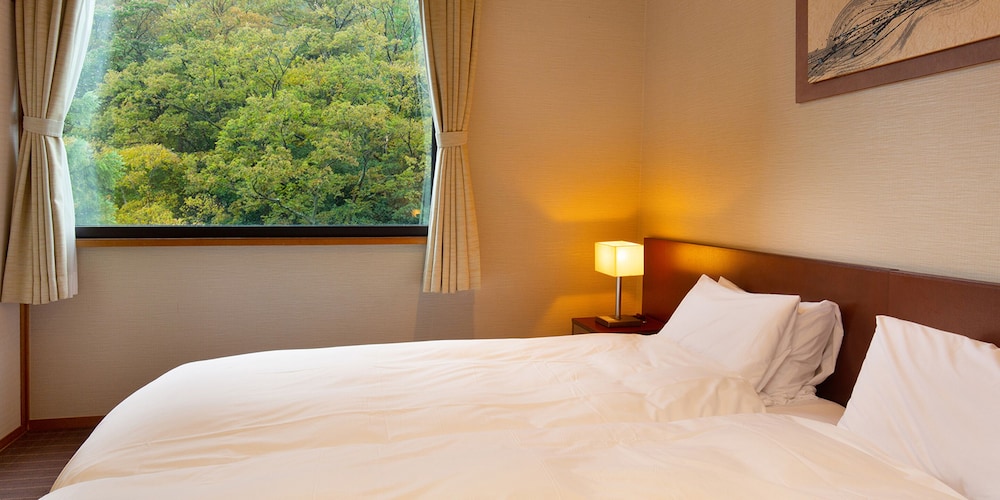 和洋室【虹】リバービュー・ツインベッド・ユニットバス 禁煙 客室1 | かがり吉祥亭