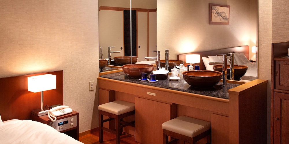 和洋室【虹】リバービュー・ツインベッド・ユニットバス 禁煙 客室2 | かがり吉祥亭