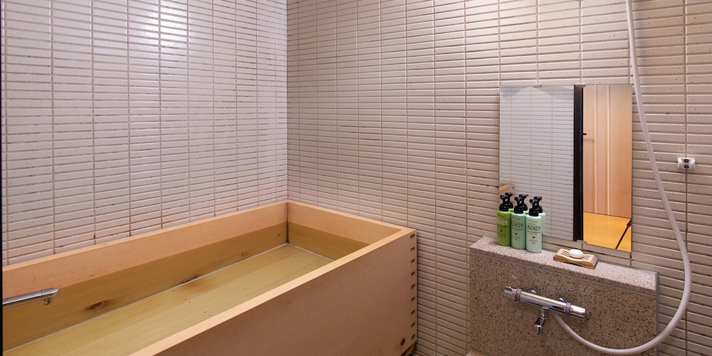 和室【風】リバービュー・内風呂付き 禁煙 バスルーム0 | かがり吉祥亭