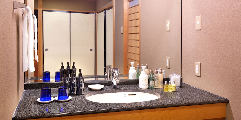 和室【風】リバービュー・内風呂付き 禁煙 客室1 | かがり吉祥亭