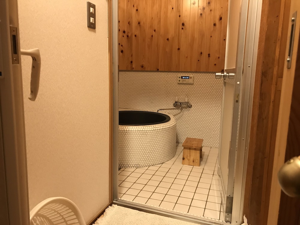 トラディショナル ルーム 5人部屋 個室 | Traveler's Wharf Shichigahama