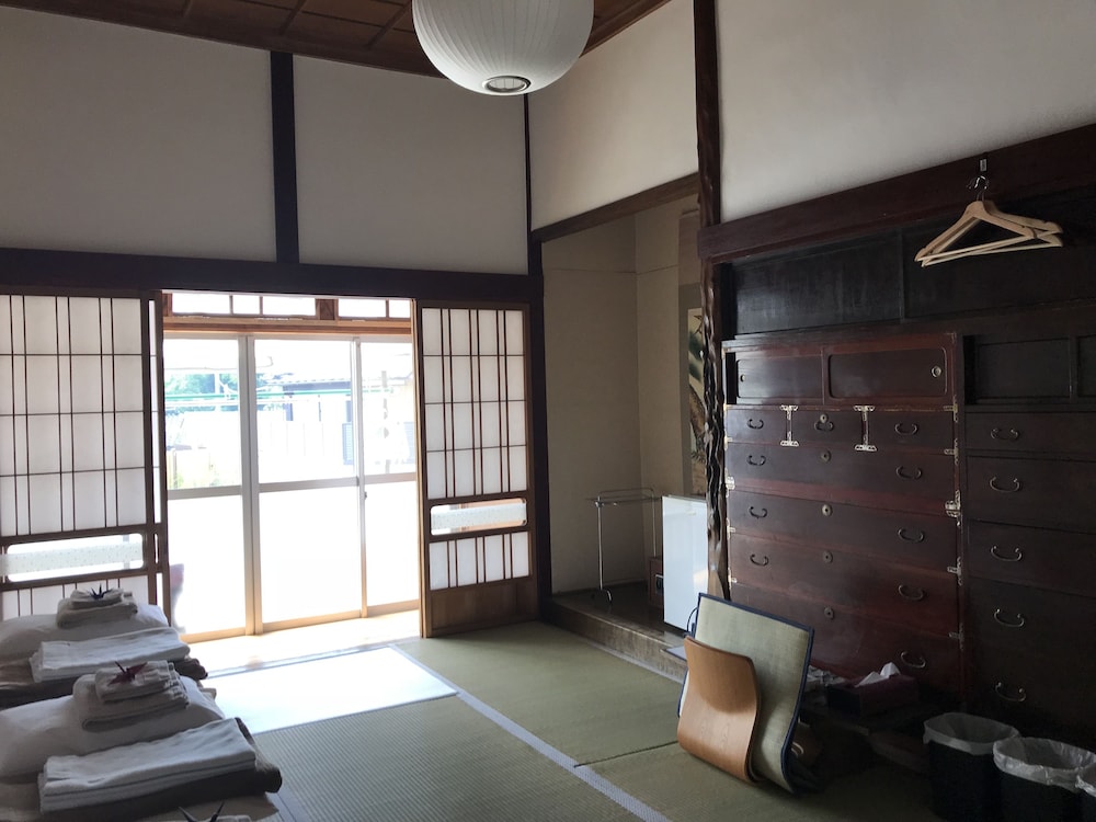 トラディショナル ルーム 4人部屋 個室 客室3 | Traveler's Wharf Shichigahama