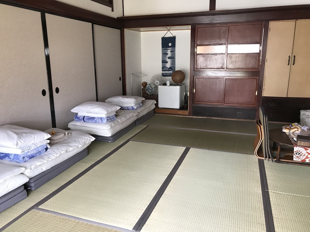 トラディショナル ルーム 5人部屋 個室 客室3 | Traveler's Wharf Shichigahama