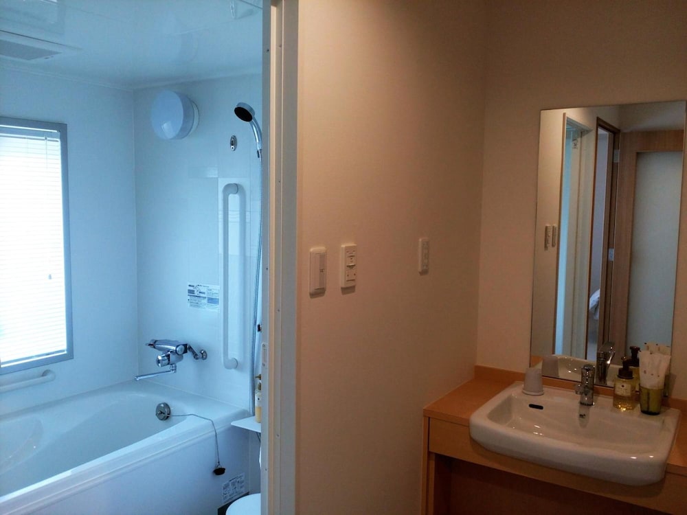 デラックス ツインルーム 禁煙 バスルーム1 | HOTEL NISHIMURA