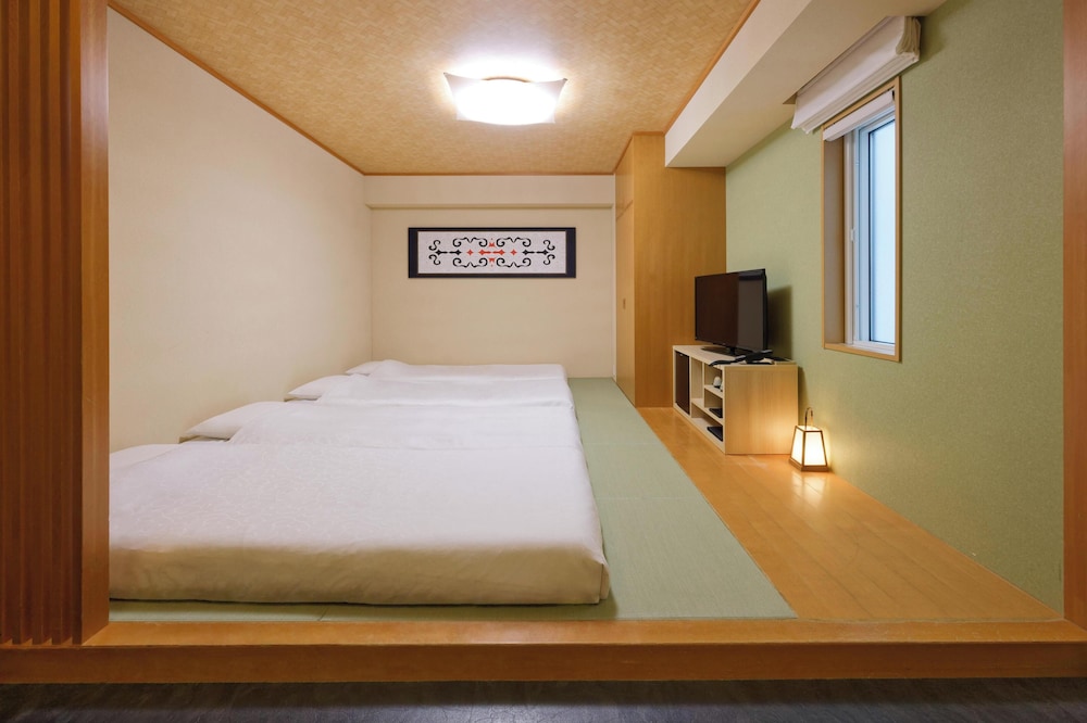 ジャパニーズ ファミリールーム (布団は最大4組 ※大人の人数と同数) 客室6 | からくさホテル札幌