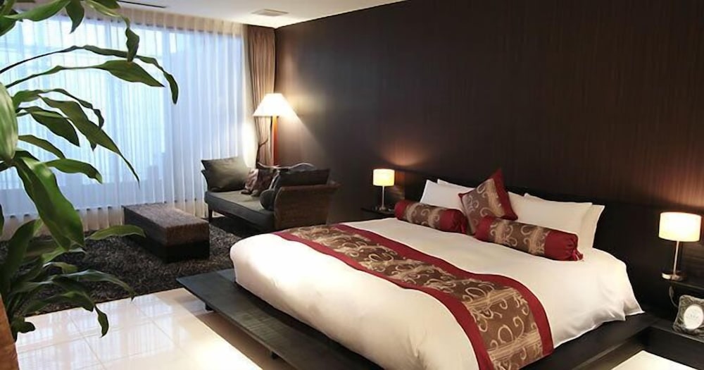 ジュニアスイートルーム（洋室） 客室1 | KIZASHI THE SUITE 京都祇園