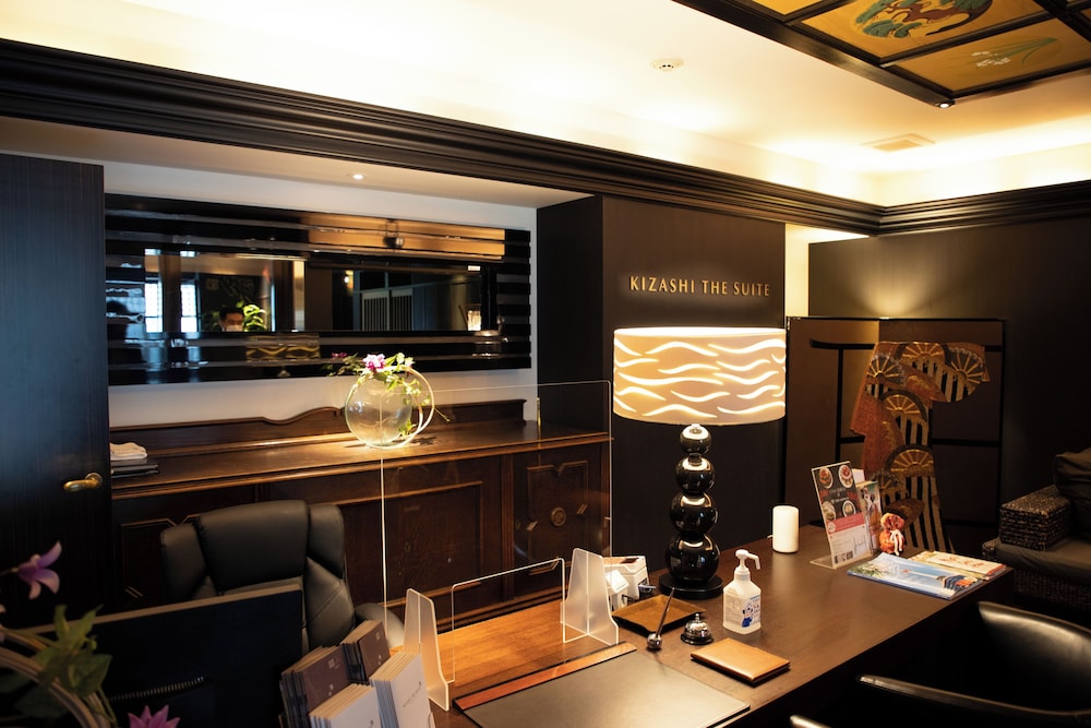 コンシェルジュ デスク1 | KIZASHI THE SUITE 京都祇園