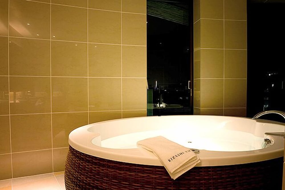 ジュニアスイートルーム（洋室） 深めの浴槽0 | KIZASHI THE SUITE 京都祇園