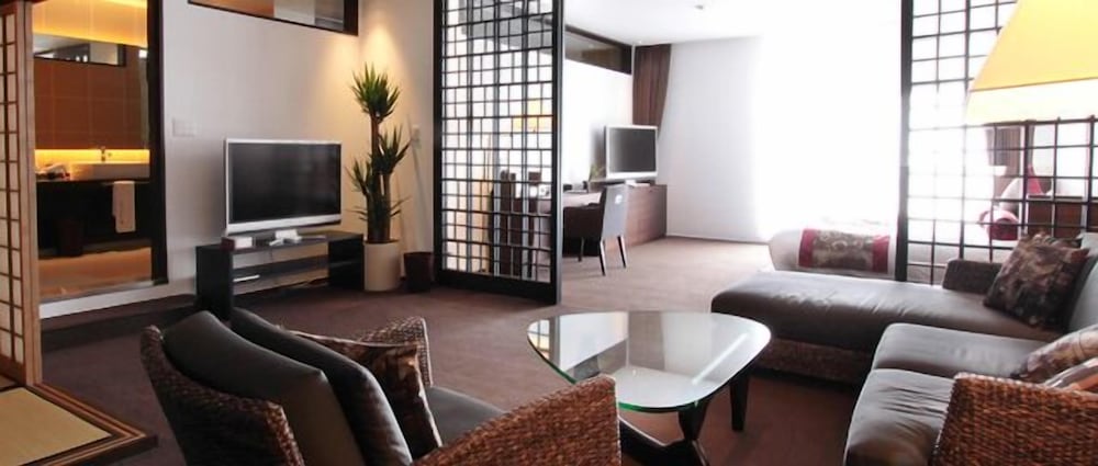 エグゼクティブスイートルーム リビング エリア1 | KIZASHI THE SUITE 京都祇園