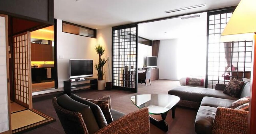エグゼクティブスイートルーム リビングルーム1 | KIZASHI THE SUITE 京都祇園