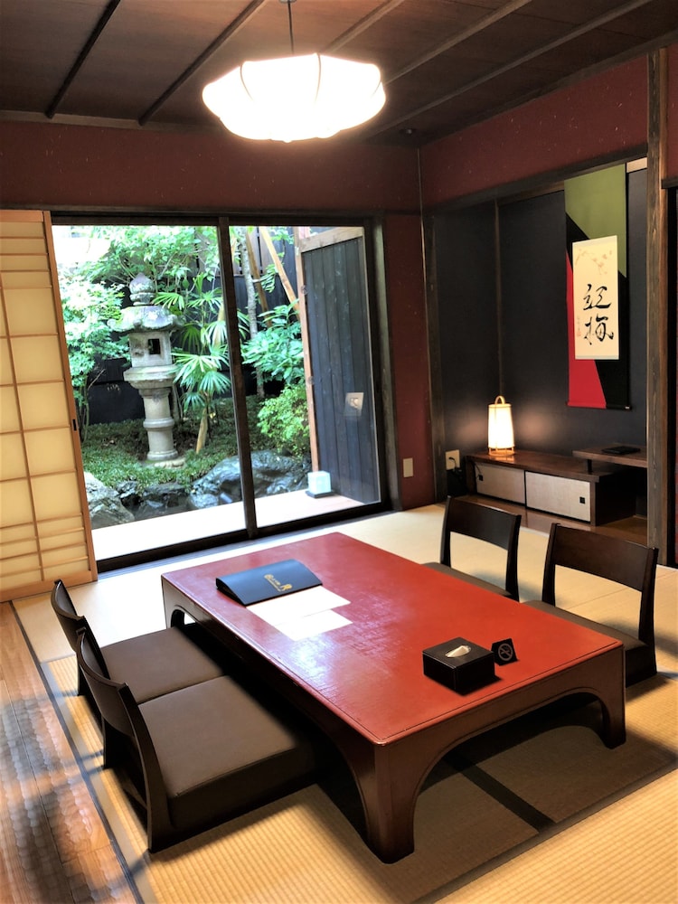 紅梅 客室2 | 上七軒　億