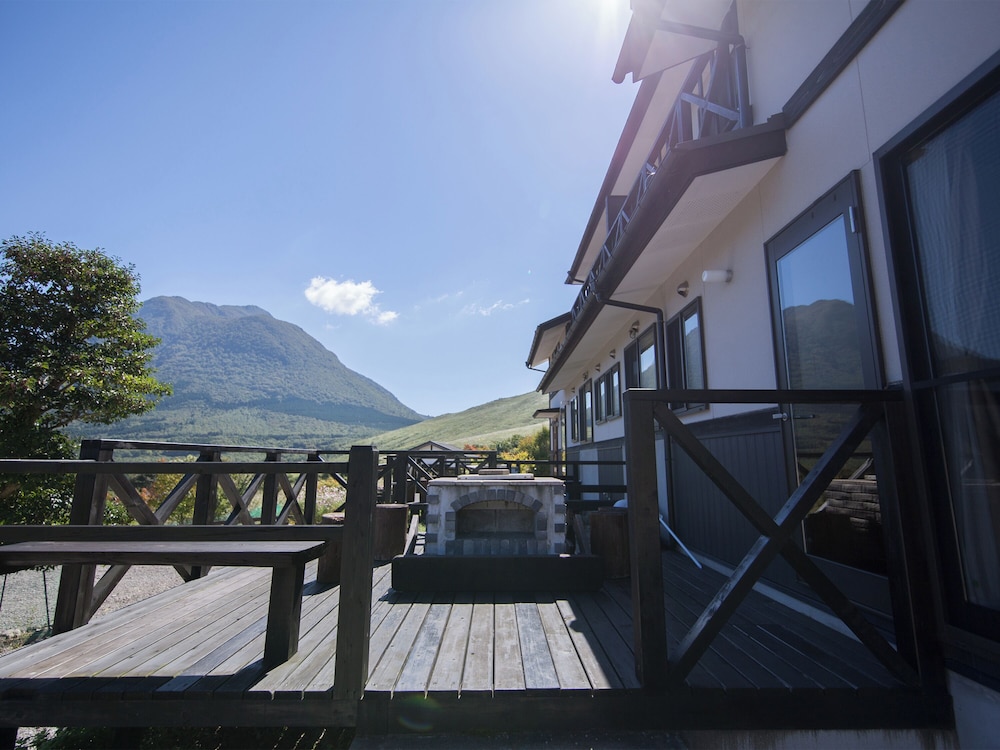 ２階建てロフト付き貸別荘：最大5名まで禁煙 バルコニーからの眺望1 | 湯布院塚原高原　絶景の宿　恵里菜 KUMAGAI BOKUJO