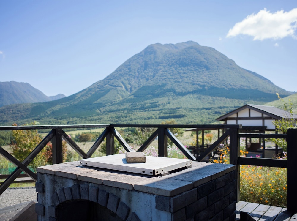 ２階建てロフト付き貸別荘：最大5名まで禁煙 バルコニーからの眺望0 | 湯布院塚原高原　絶景の宿　恵里菜 KUMAGAI BOKUJO