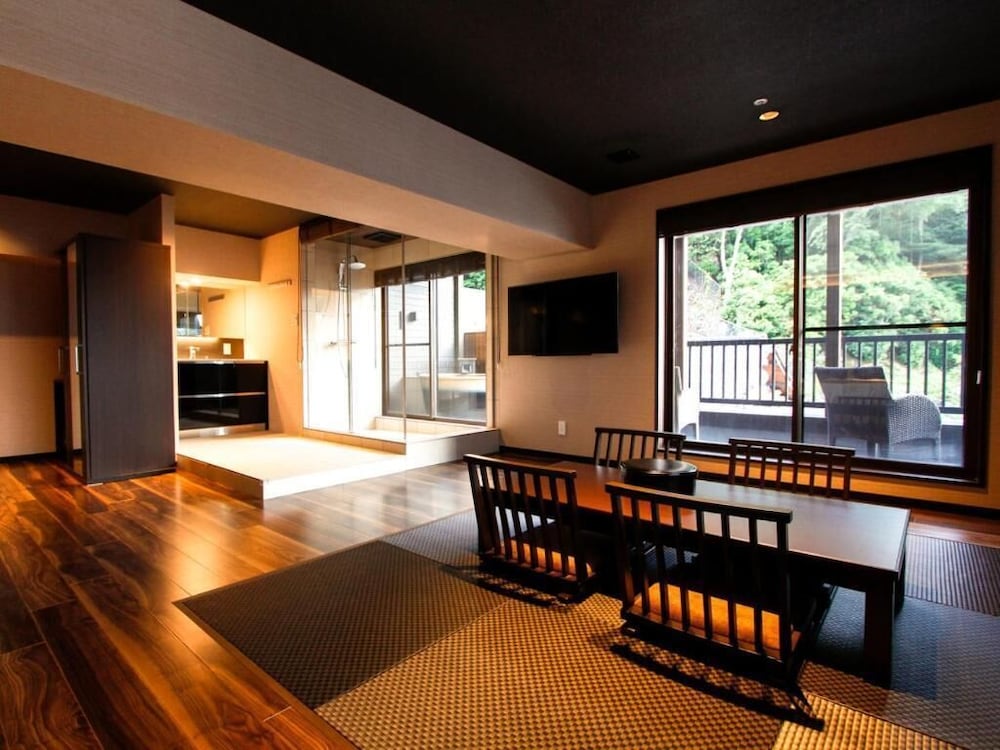 オーシャンスイート [海側＆専用テラス露天風呂付] ＜70㎡＞ 喫煙 客室2 | リブマックスリゾート安芸宮島