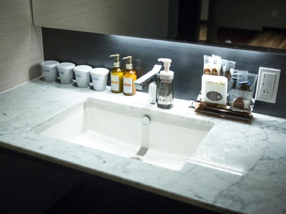 Jrスイート和洋室 [海側＆専用テラス露天風呂付] ＜40平米＞ 喫煙 バスルーム1 | リブマックスリゾート安芸宮島