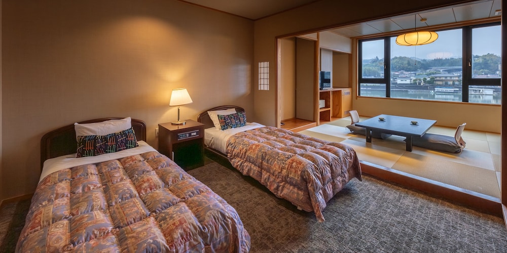 和洋室8帖 客室2 | 小京都の湯 みくまホテル
