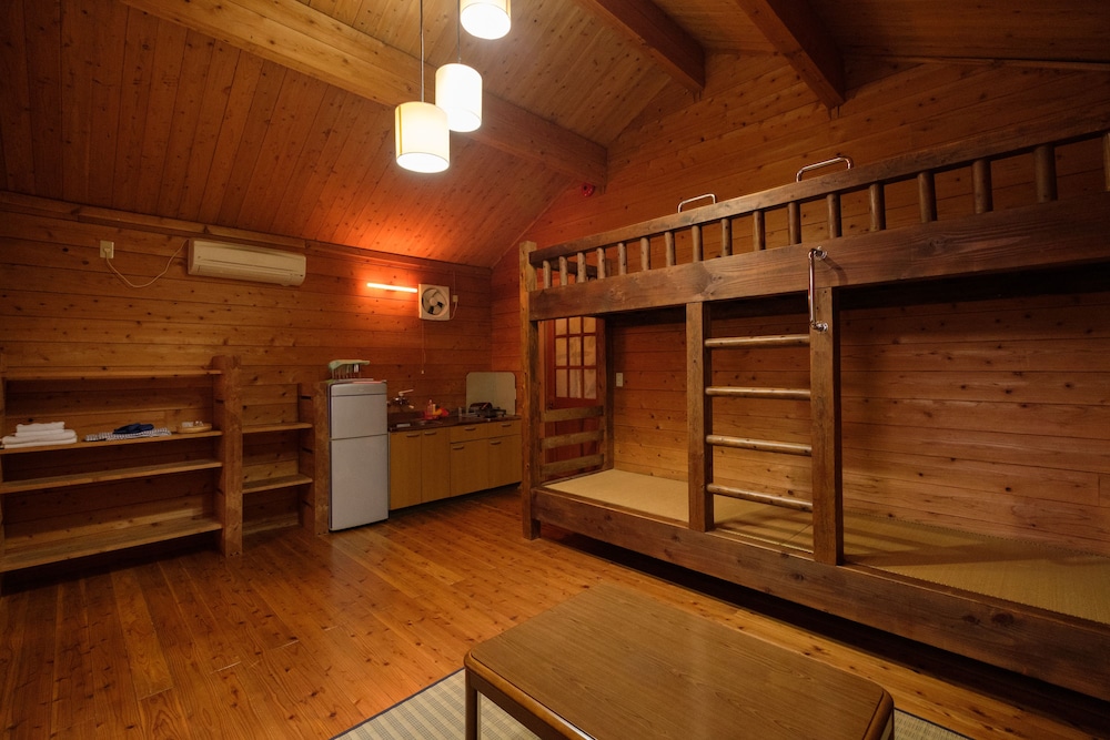 ログハウス (ベッドタイプ選択不可) 客室1 | かいがけ温泉 きのこの里