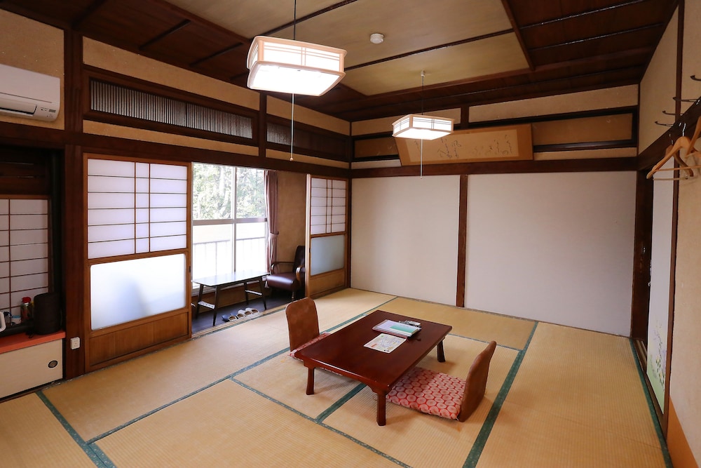 和室 10畳 (バストイレなし ) 禁煙 最大4布団 客室2 | 日の出旅館