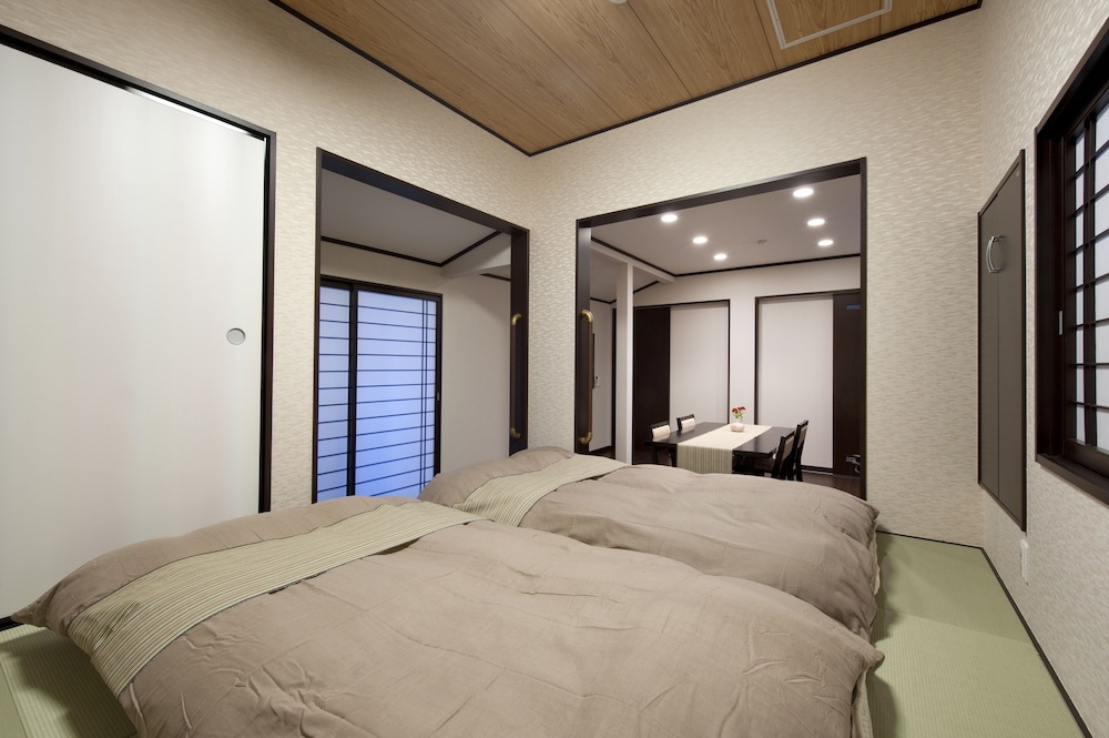 ユニバーサルデザインルーム 最大布団3組 客室2 | 日の出旅館