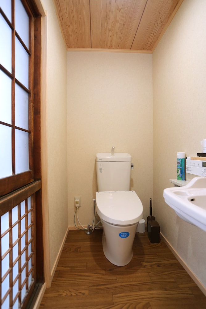 和室8畳 (トイレ付) 禁煙 最大布団2組 バスルーム0 | 日の出旅館