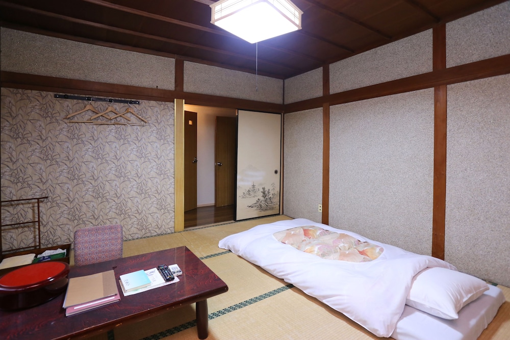 和室 10畳 (バストイレなし ) 禁煙 最大4布団 客室1 | 日の出旅館