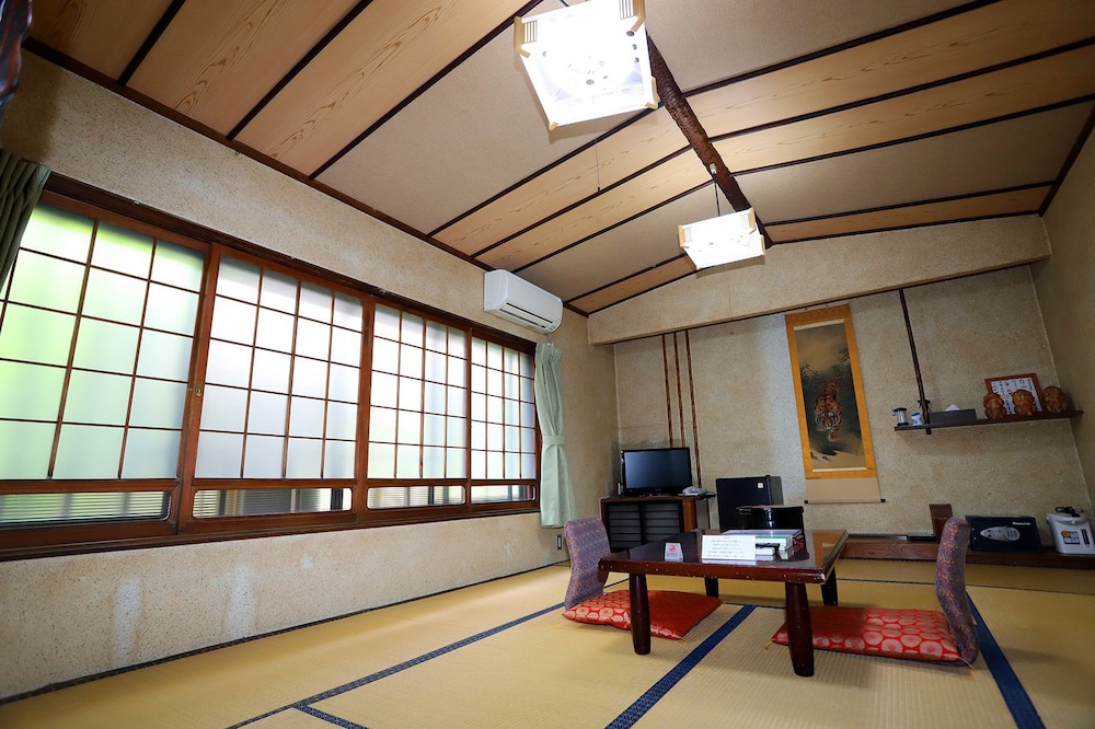 和室 10畳 (バストイレなし ) 禁煙 最大4布団 | 日の出旅館