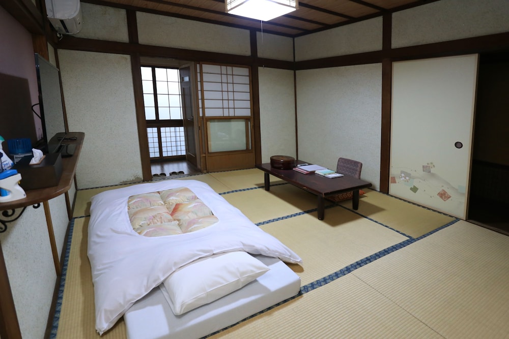 和室8畳 (トイレ付) 禁煙 最大布団2組 客室2 | 日の出旅館