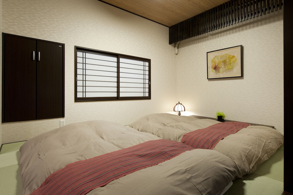 ユニバーサルデザインルーム 最大布団3組 客室3 | 日の出旅館