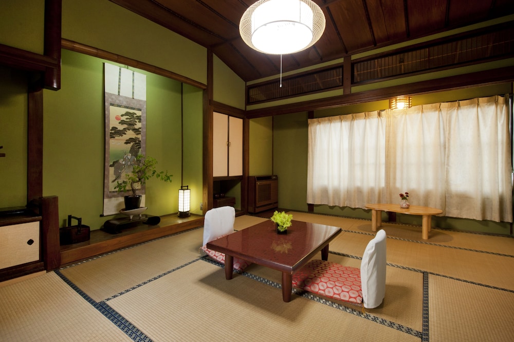 和室 11畳 (トイレ付禁煙) 最大4布団 | 日の出旅館