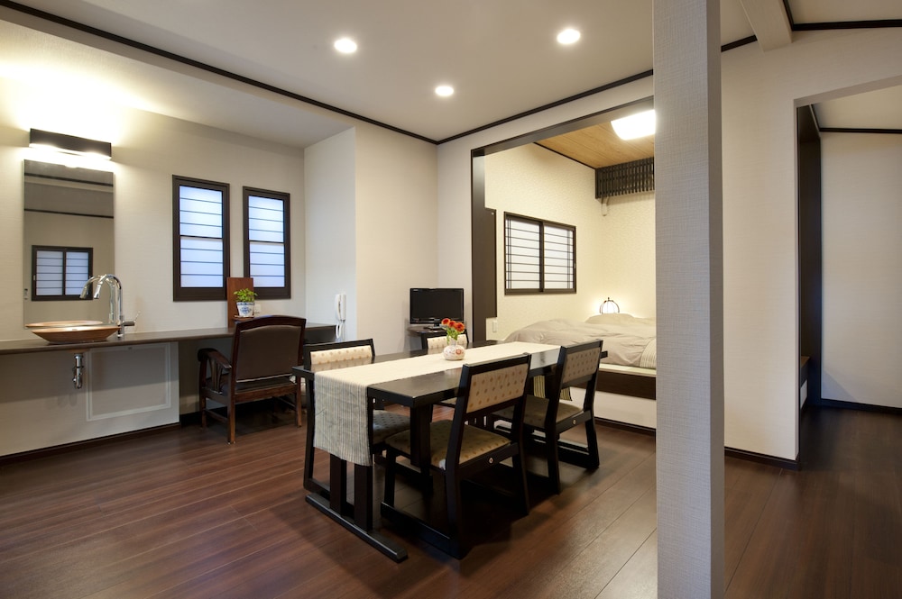 ユニバーサルデザインルーム 最大布団3組 客室1 | 日の出旅館