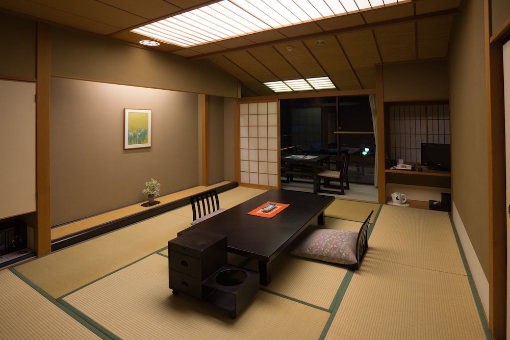 一般客室　10畳 客室2 | つなぎ温泉　四季亭