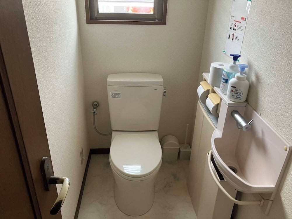 アリス 共用バスルーム2 | ゲストハウス Tsuu