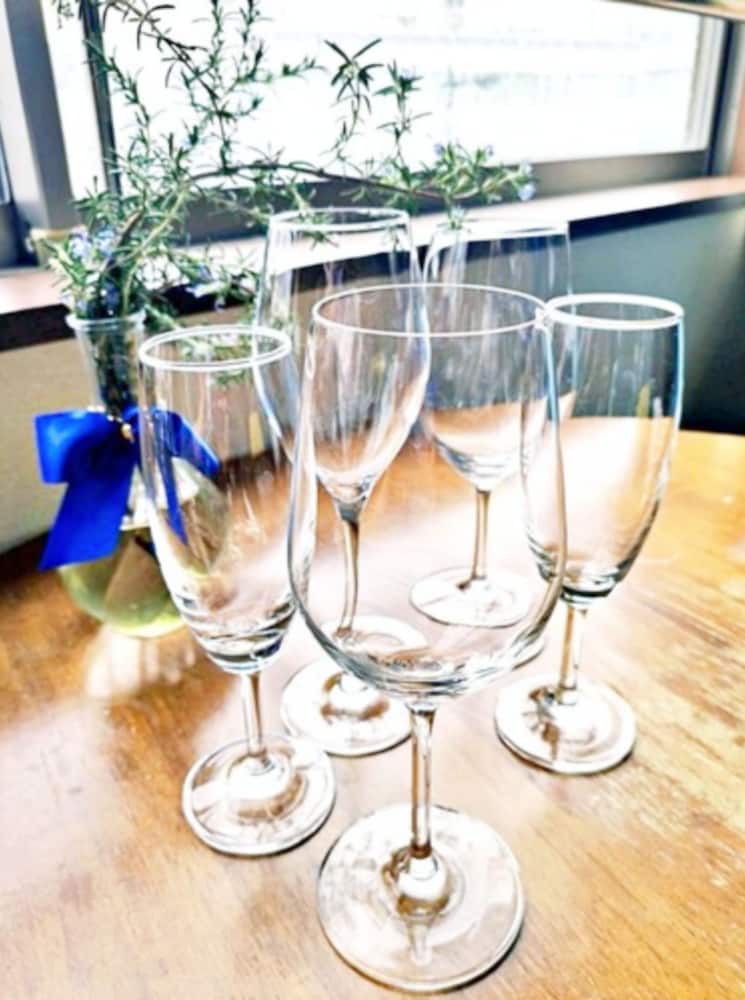 アリス 共用キッチン設備1 | ゲストハウス Tsuu