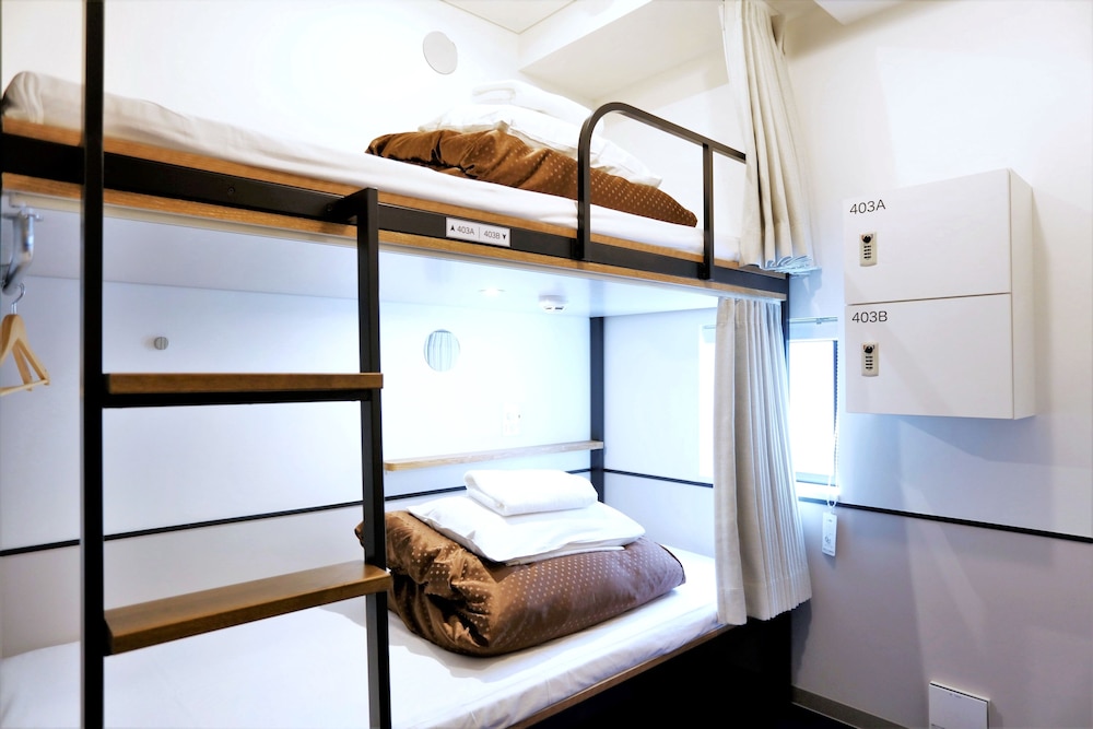 [プライベートルーム] 二段ベッド2名用 [シャワー&トイレ共用] 禁煙 | WeBase 博多 ホステル