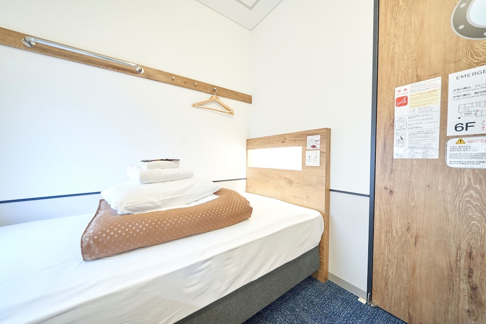 [プライベートルーム] ツイン [シャワー&トイレ共用] 禁煙 客室0 | WeBase 博多 ホステル