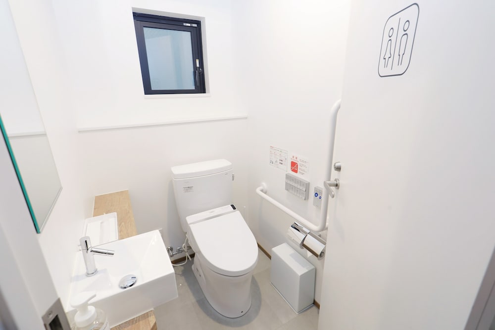 [プライベートルーム] 二段ベッド2名用 [シャワー&トイレ共用] 禁煙 共用バスルーム2 | WeBase 博多 ホステル