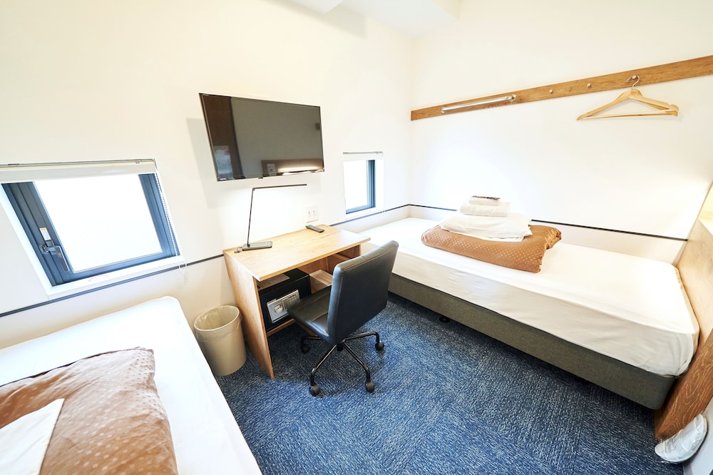 [プライベートルーム] ツイン [シャワー&トイレ共用] 禁煙 客室3 | WeBase 博多 ホステル