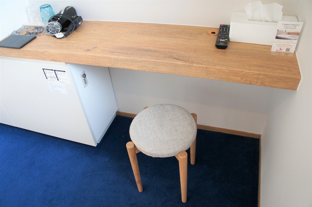 [プライベートルーム] キング [シャワー&トイレ共用] 禁煙 客室の設備とサービス0 | WeBase 博多 ホステル