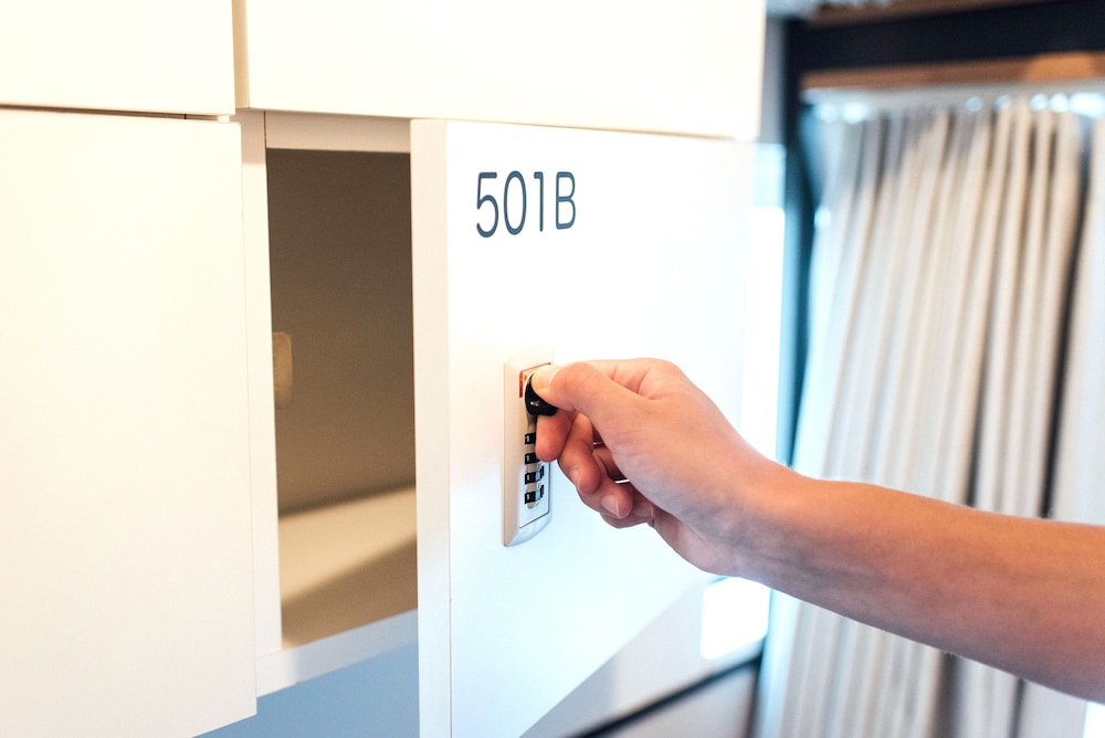 [プライベートルーム] 二段ベッド2名用 [シャワー&トイレ共用] 禁煙 セーフティボックス0 | WeBase 博多 ホステル