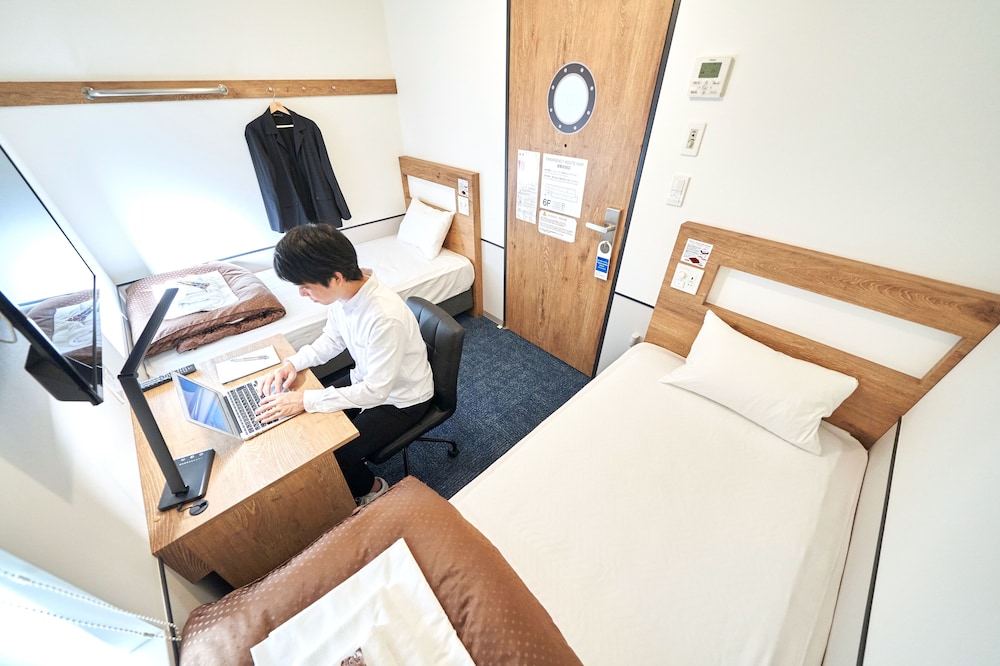 [プライベートルーム] ツイン [シャワー&トイレ共用] 禁煙 客室5 | WeBase 博多 ホステル