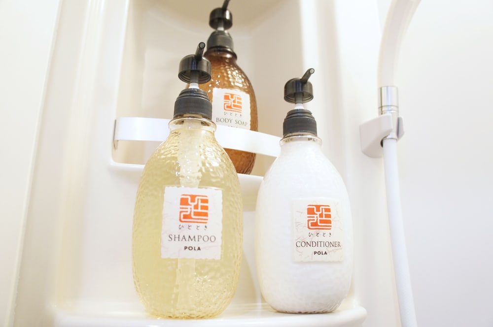 [プライベートルーム] 二段ベッド2名用 [シャワー&トイレ共用] 禁煙 共用バスルーム3 | WeBase 博多 ホステル