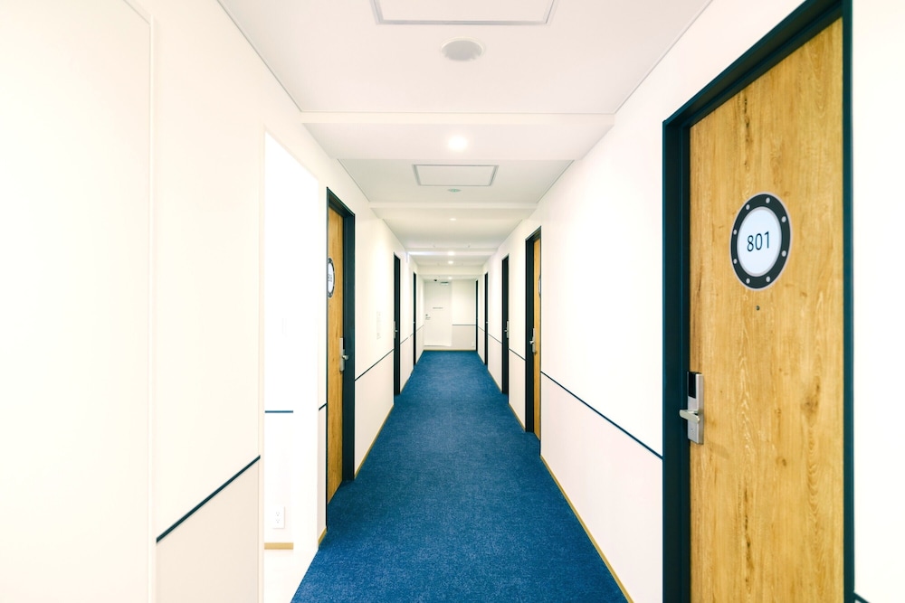 [プライベートルーム] 二段ベッド2名用 [シャワー&トイレ共用] 禁煙 客室6 | WeBase 博多 ホステル