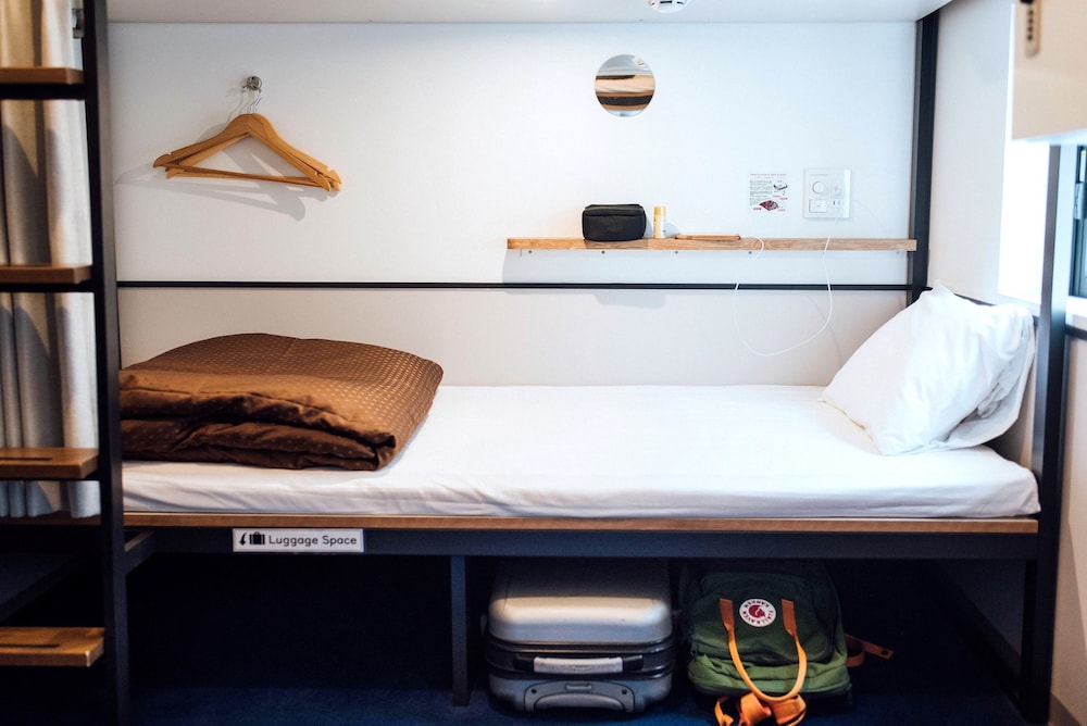 [プライベートルーム] 二段ベッド2名用 [シャワー&トイレ共用] 禁煙 客室2 | WeBase 博多 ホステル