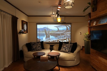 CINEMA RESORTS 3