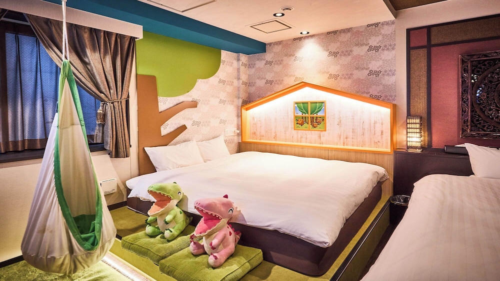 カジュアル4 キングベッド+クイーンベッド/アルコール飲み放題無料 (禁煙) | ホテルK6 大阪なんば店