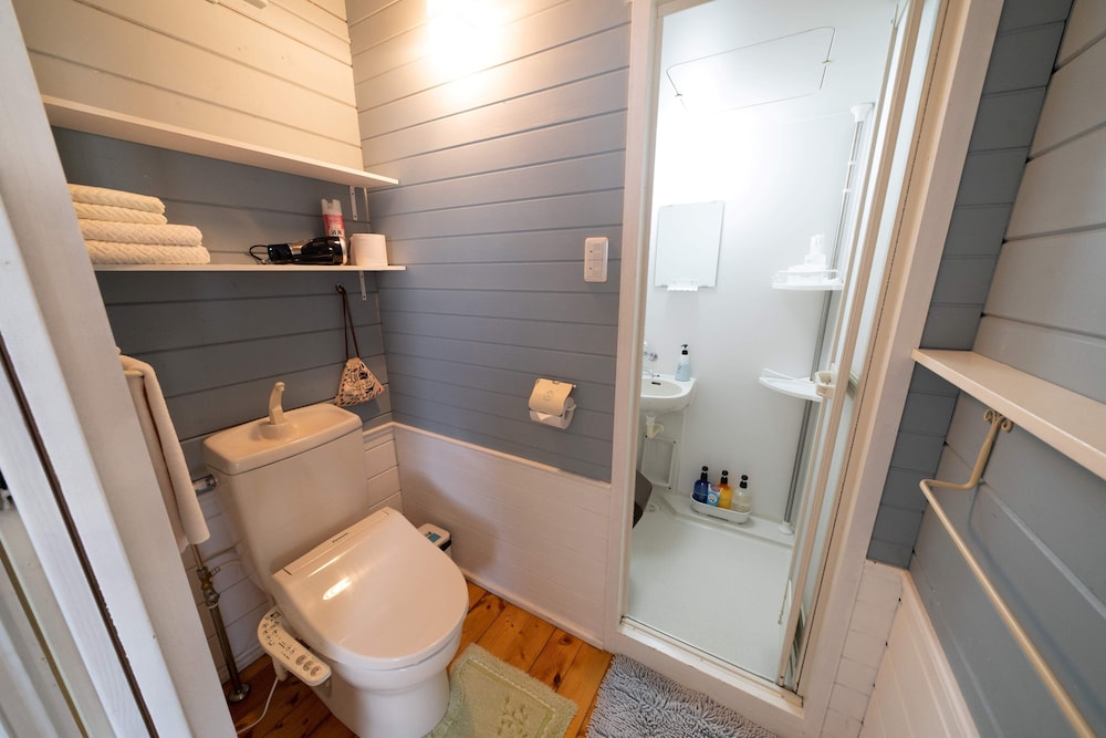 Cタイプ コテージ バスルーム1 | コテージ 森のこかげ