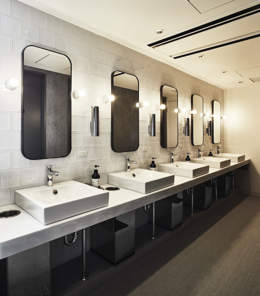 スマートポッド2室利用 - 全ての性別 バスルームのシンク0 | ザ ミレニアルズ京都