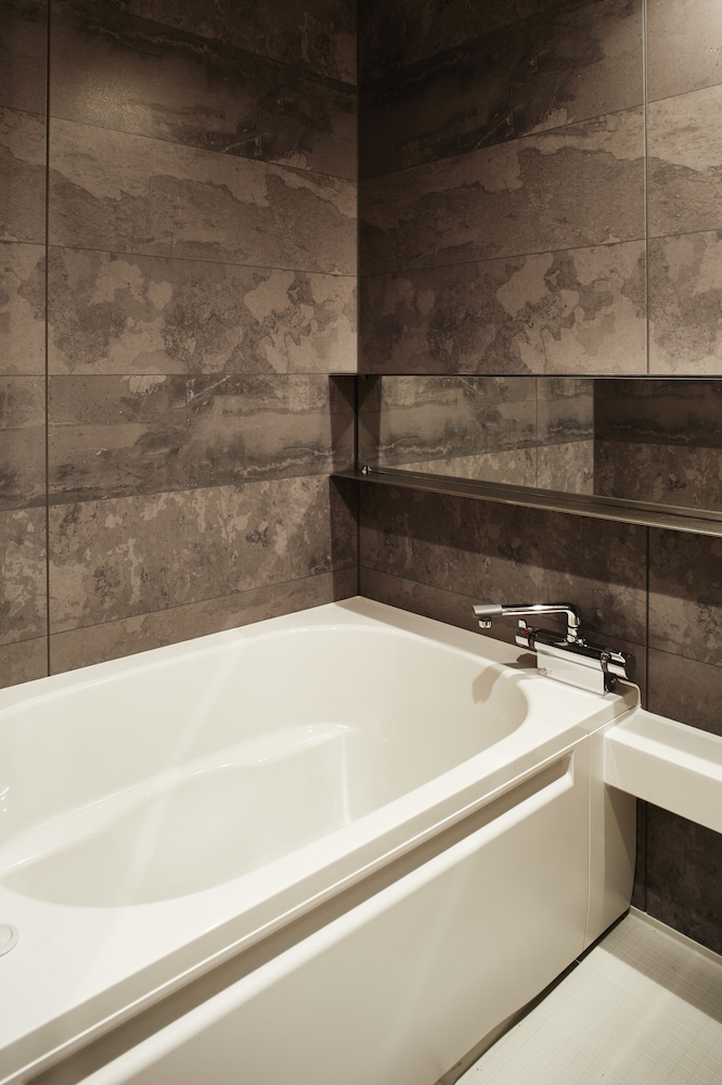 スマートポッド2室利用 - 全ての性別 深めの浴槽0 | ザ ミレニアルズ京都