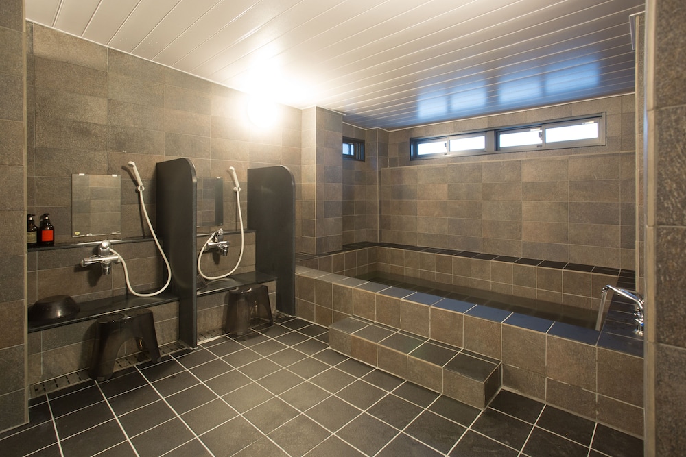 [リニューアル 禁煙ルーム] 和室ツイン (3畳) バスルーム1 | ホテル ジパング