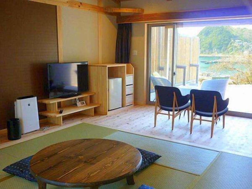 露天風呂付離れ客室 [ 流行(NAGARE)] 禁煙 リビング エリア0 | 漁火の宿シーサイド観潮